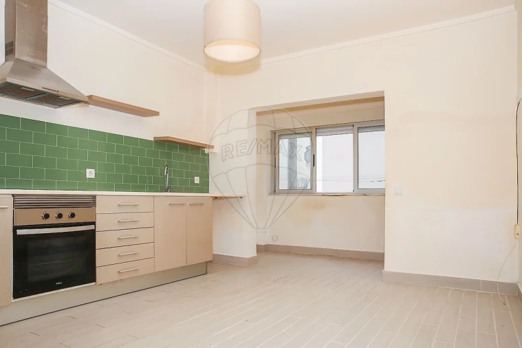 Apartamento T1 para Venda em Carcavelos e Parede Foto 1