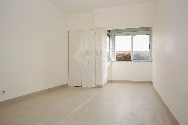 Apartamento T1 para Venda em Carcavelos e Parede Foto 2
