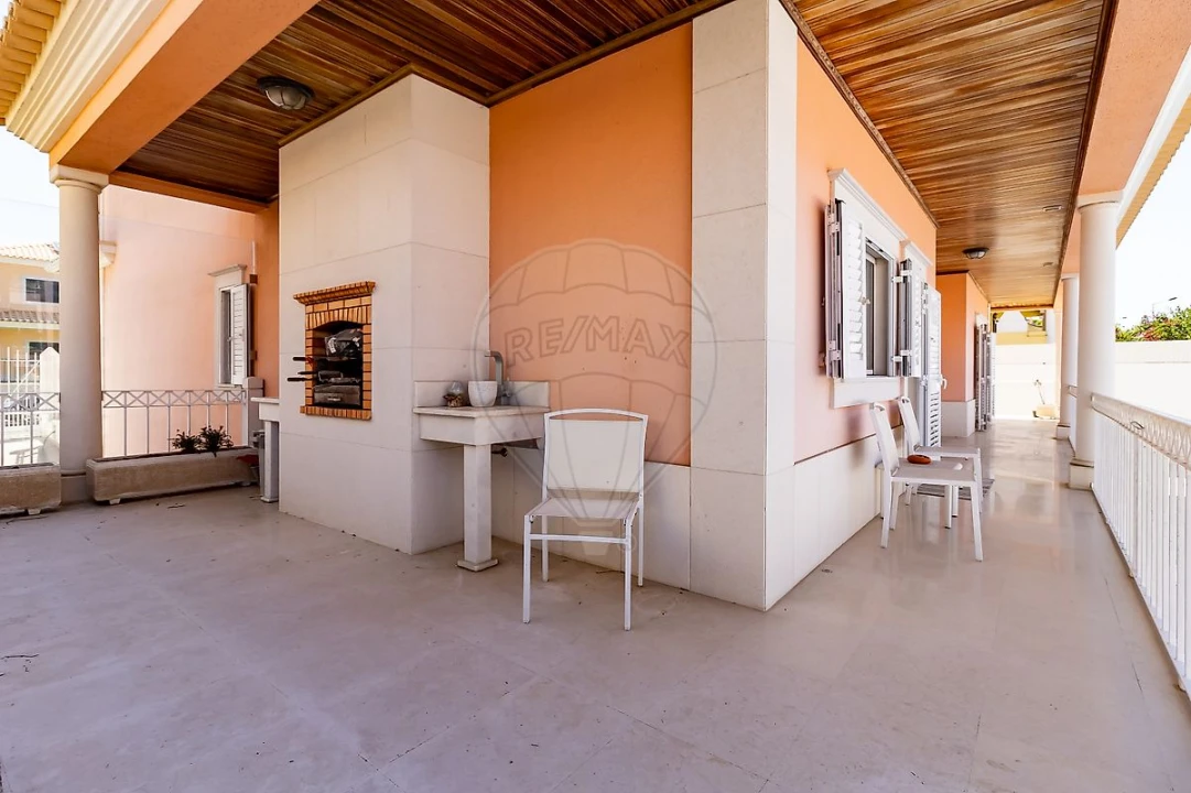 Moradia T7 para Venda em Atalaia e Alto Estanqueiro-Jardia Foto 8