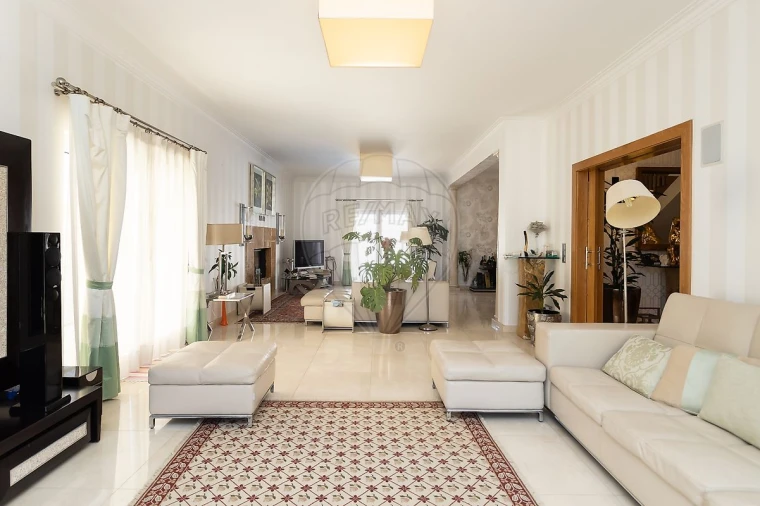 Moradia T7 para Venda em Atalaia e Alto Estanqueiro-Jardia