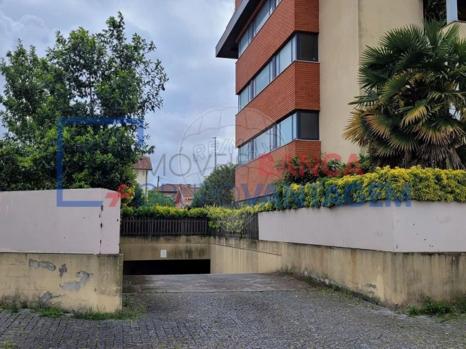 Apartamento T5 para Venda em Paranhos Foto 2