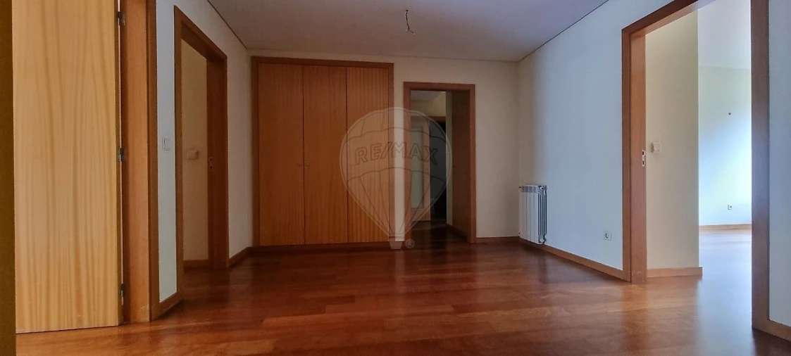Apartamento T5 para Venda em Paranhos Foto 25