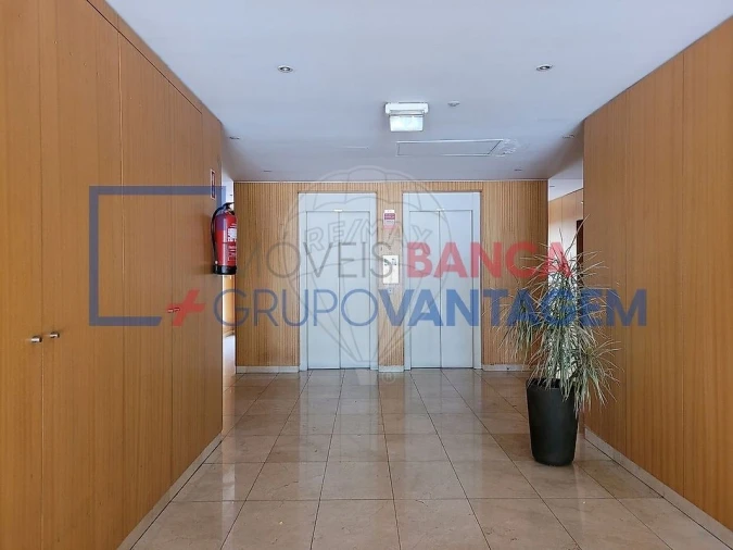 Apartamento T5 para Venda em Paranhos Foto 3