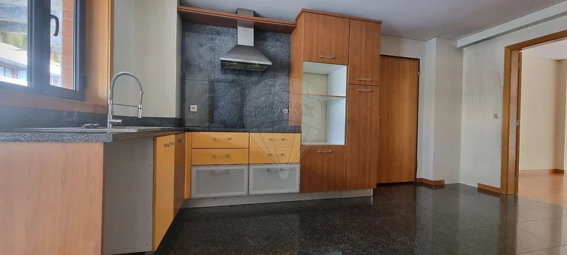 Apartamento T5 para Venda em Paranhos Foto 37
