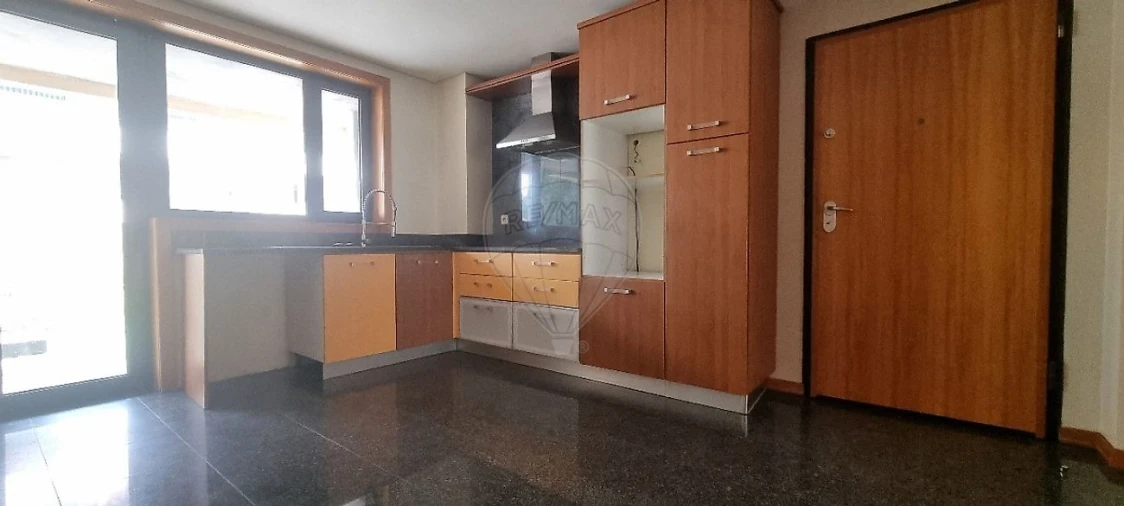 Apartamento T5 para Venda em Paranhos Foto 36
