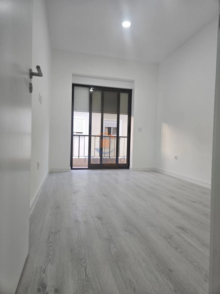Apartamento T2 para Venda em Barreiro e Lavradio Foto 7