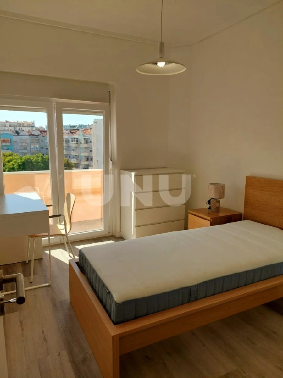 Apartamento T4 para Venda em Laranjeiro e Feijó Foto 2