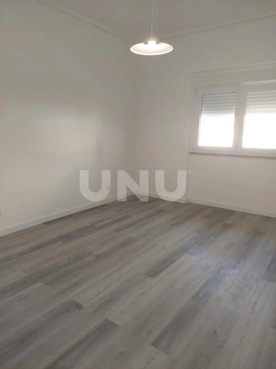 Apartamento T4 para Venda em Laranjeiro e Feijó Foto 7