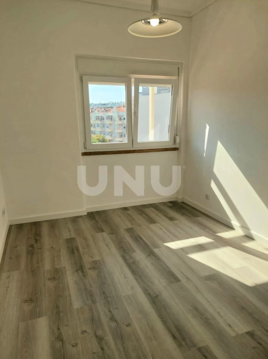 Apartamento T4 para Venda em Laranjeiro e Feijó Foto 15