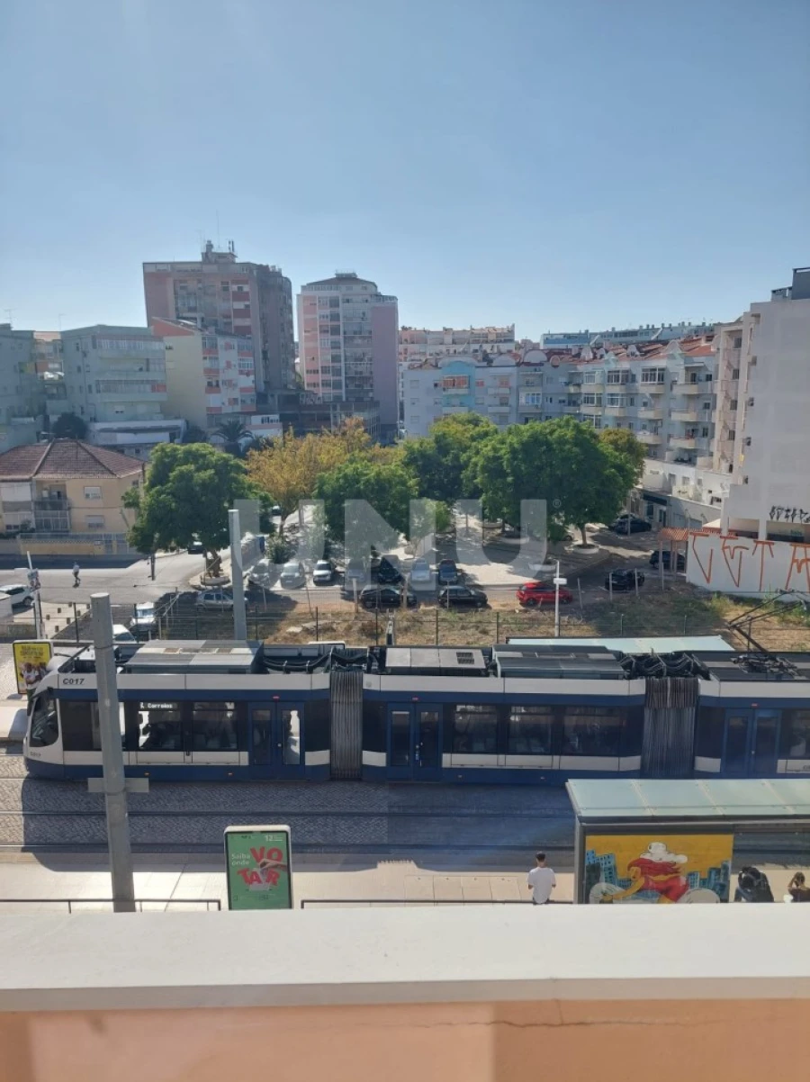 Apartamento T4 para Venda em Laranjeiro e Feijó Foto 21