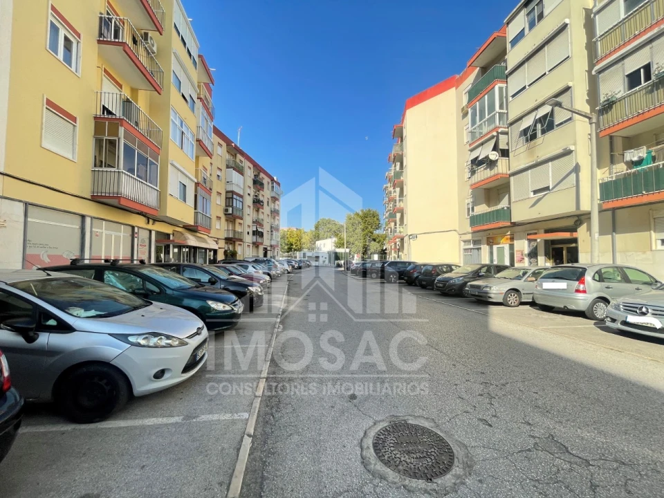 Apartamento T2 para Venda em Santo António dos Cavaleiros e Frielas Foto 10