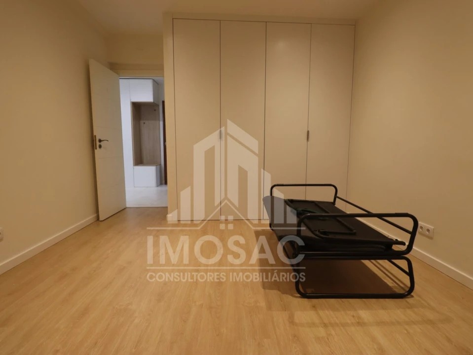 Apartamento T2 para Venda em Santo António dos Cavaleiros e Frielas Foto 3