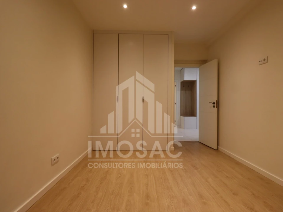 Apartamento T2 para Venda em Santo António dos Cavaleiros e Frielas Foto 5