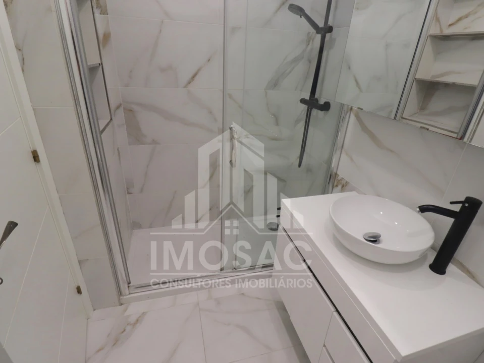 Apartamento T2 para Venda em Santo António dos Cavaleiros e Frielas Foto 12