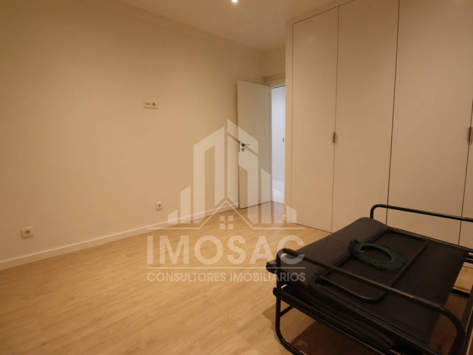 Apartamento T2 para Venda em Santo António dos Cavaleiros e Frielas Foto 14