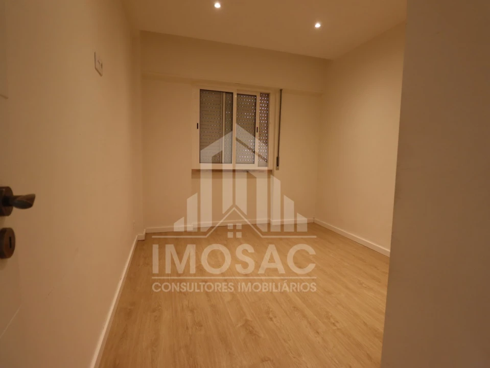 Apartamento T2 para Venda em Santo António dos Cavaleiros e Frielas Foto 15