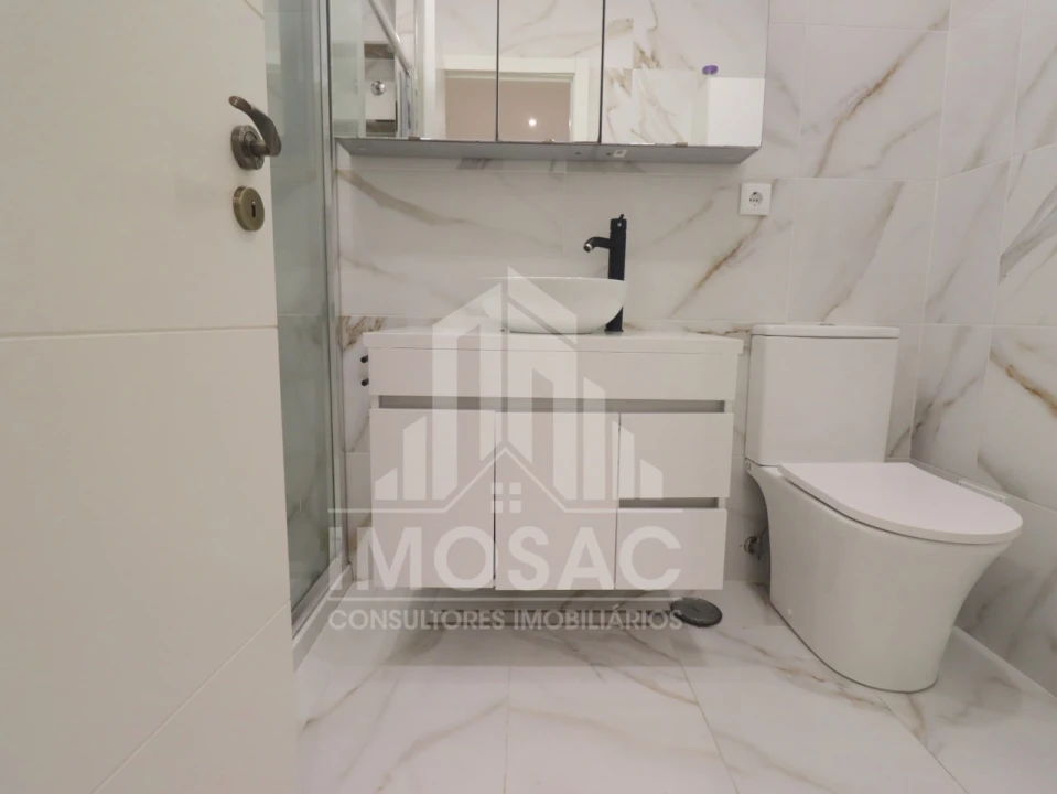 Apartamento T2 para Venda em Santo António dos Cavaleiros e Frielas Foto 16