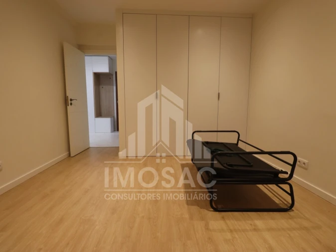Apartamento T2 para Venda em Santo António dos Cavaleiros e Frielas Foto 3