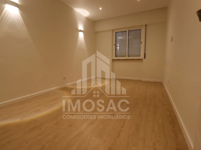 Apartamento T2 para Venda em Santo António dos Cavaleiros e Frielas Foto 18