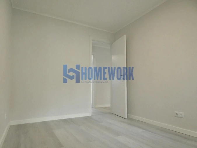 Apartamento T3 para Venda em Almada, Cova da Piedade, Pragal e Cacilhas Foto 14
