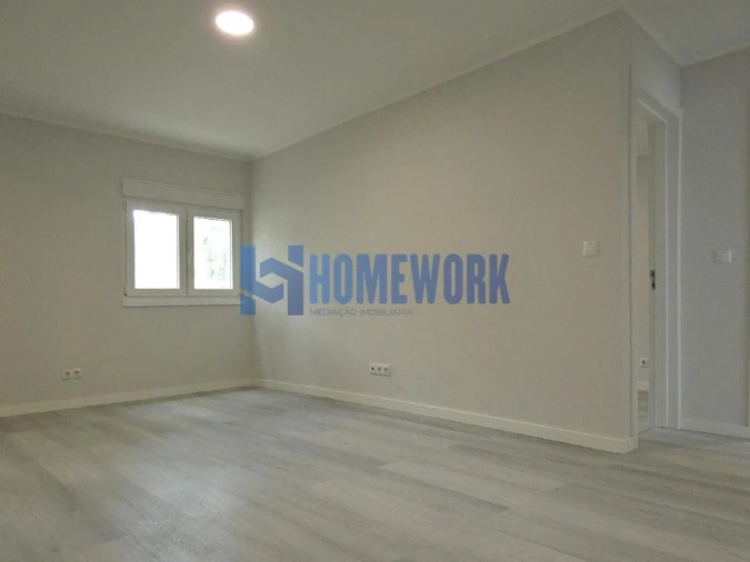 Apartamento T3 para Venda em Almada, Cova da Piedade, Pragal e Cacilhas Foto 8