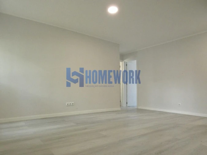 Apartamento T3 para Venda em Almada, Cova da Piedade, Pragal e Cacilhas Foto 9