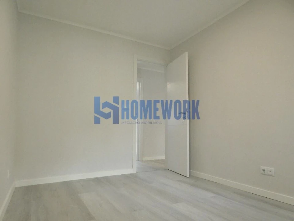 Apartamento T3 para Venda em Almada, Cova da Piedade, Pragal e Cacilhas Foto 14