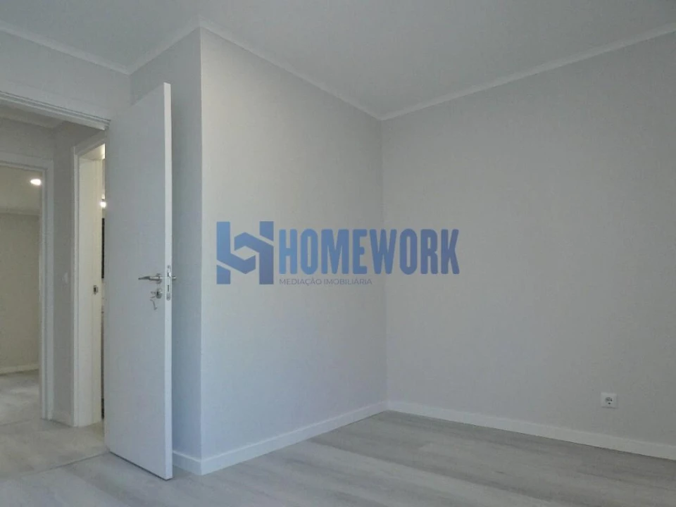 Apartamento T3 para Venda em Almada, Cova da Piedade, Pragal e Cacilhas Foto 11