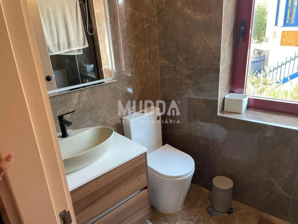 Moradia T2 para Venda em Paramos Foto 26