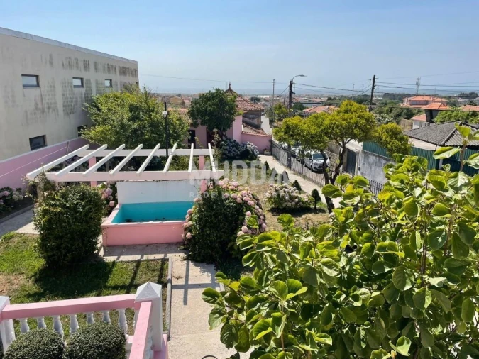 Moradia T2 para Venda em Paramos Foto 24