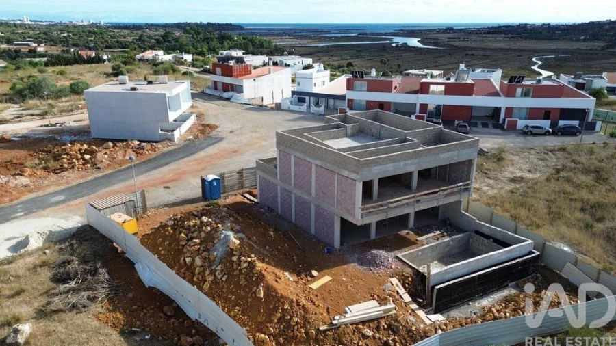 Moradia T4 para Venda em Mexilhoeira Grande Foto 1