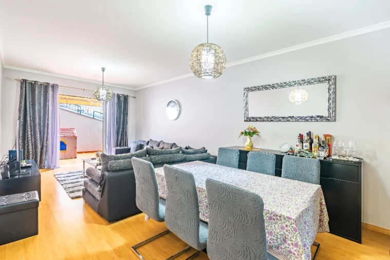 Apartamento T2 para Venda em Caniço Foto 1