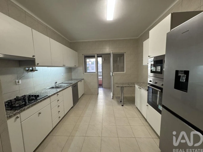 Apartamento T3 para Arrendamento em Lumiar Foto 18