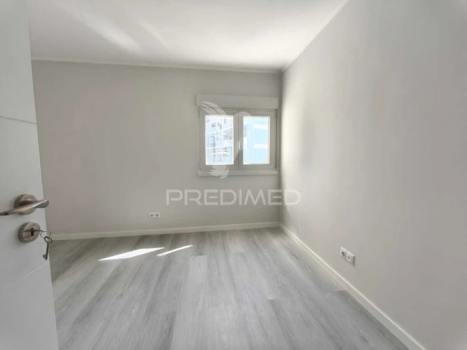 Apartamento T3 para Venda em Laranjeiro e Feijó Foto 17