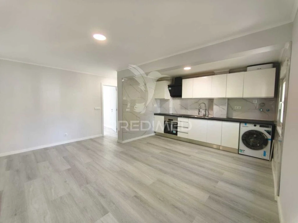 Apartamento T3 para Venda em Laranjeiro e Feijó Foto 1