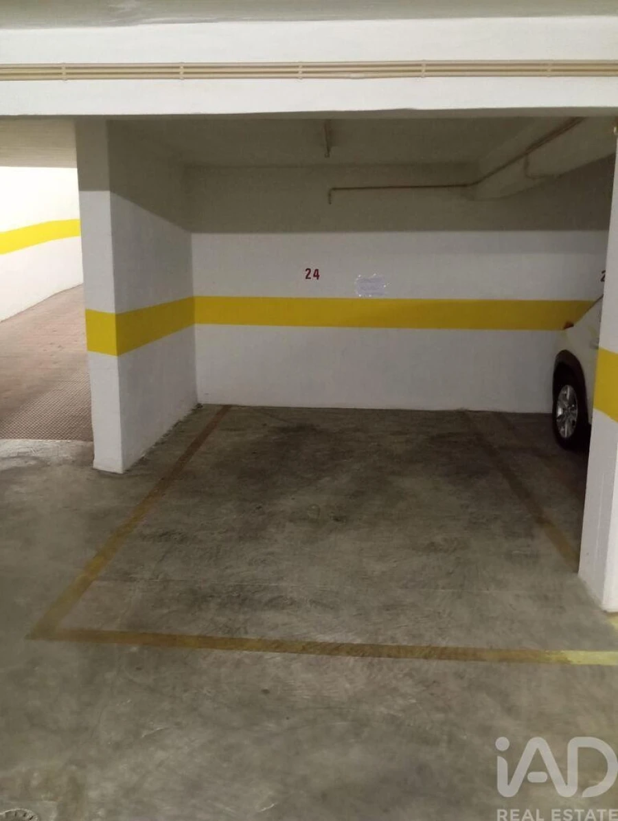 Garagem para Venda em São Domingos de Benfica Foto 4