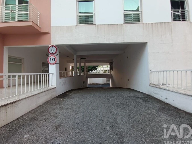 Garagem para Venda em São Domingos de Benfica Foto 4