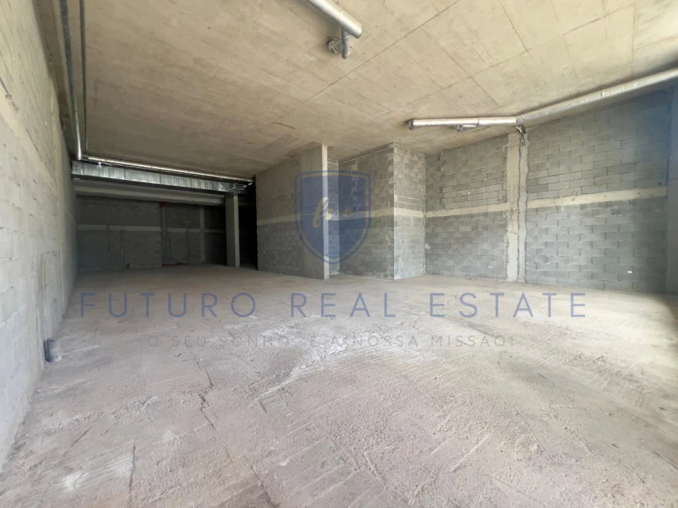 Loja para Arrendamento em São Martinho Foto 2