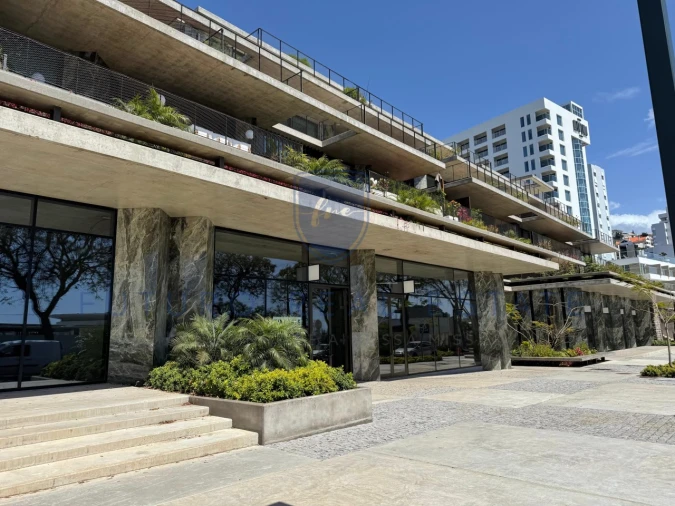 Loja para Arrendamento em São Martinho