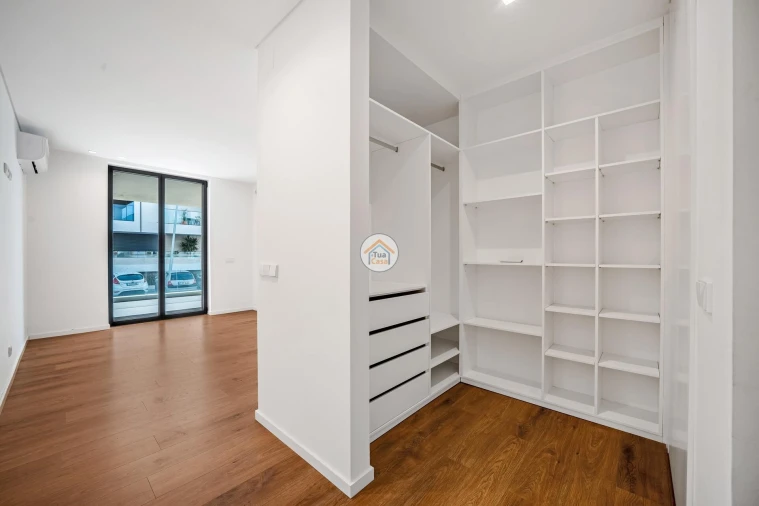 Apartamento T4 para Venda em Olhão Foto 16