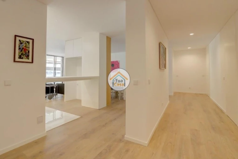 Apartamento T4 para Venda em Olhão Foto 12