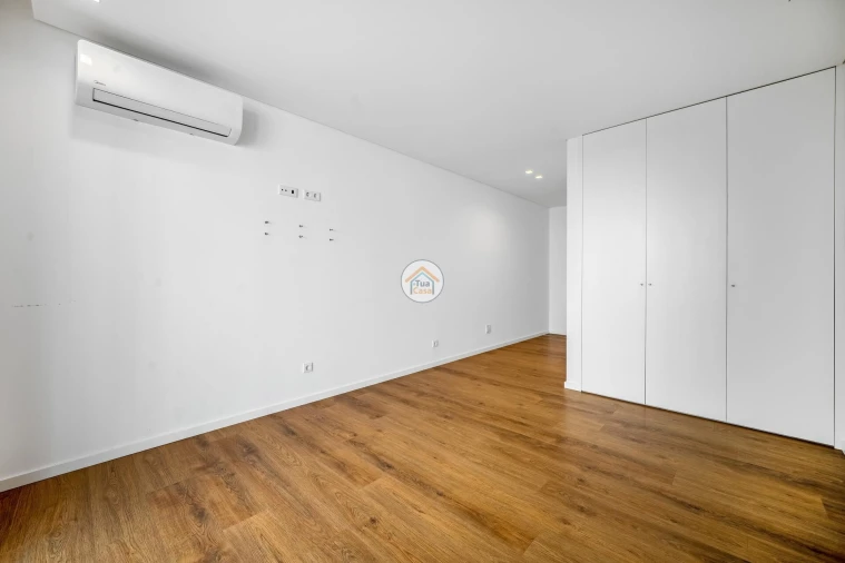 Apartamento T4 para Venda em Olhão Foto 22