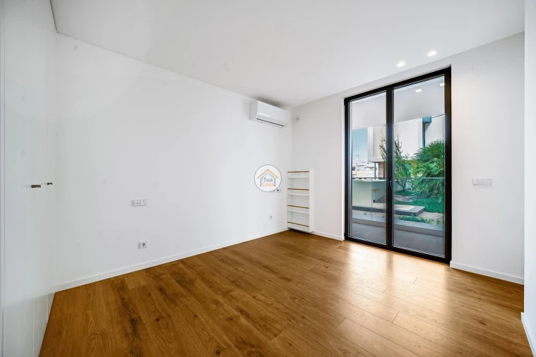 Apartamento T4 para Venda em Olhão Foto 23