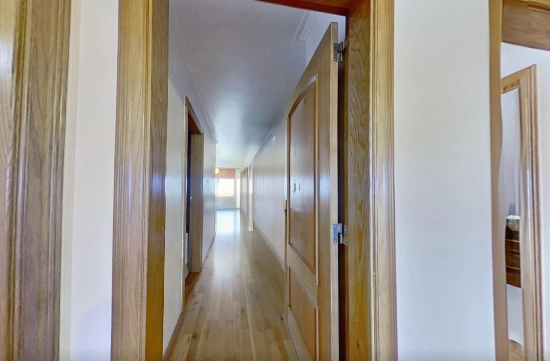 Apartamento T4 para Venda em Campolide Foto 9