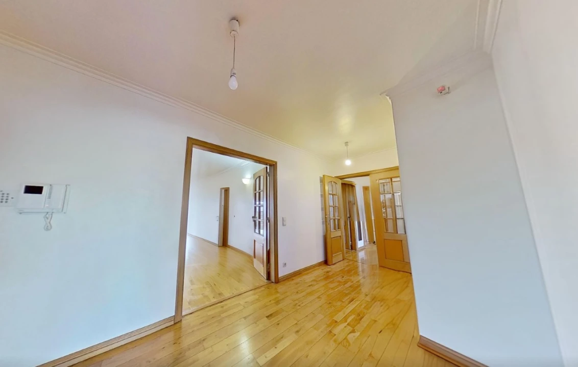 Apartamento T4 para Venda em Campolide Foto 30