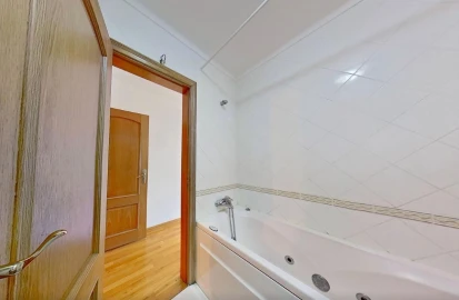 Apartamento T4 para Venda em Campolide