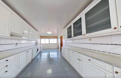 Apartamento T4 para Venda em Campolide