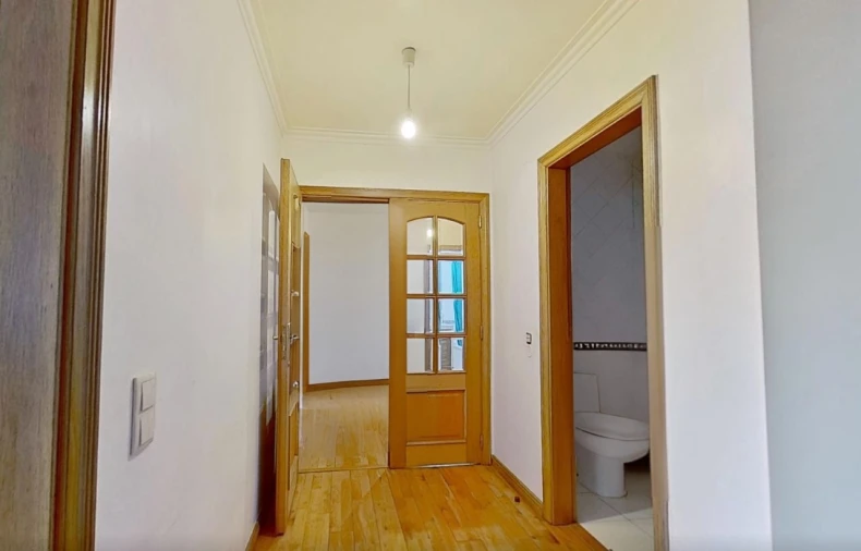 Apartamento T4 para Venda em Campolide Foto 6