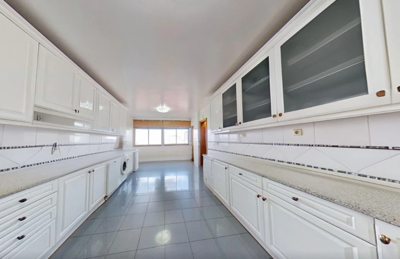 Apartamento T4 para Venda em Campolide