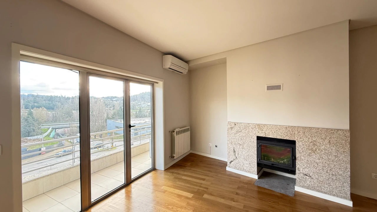 Apartamento T3 para Venda em Creixomil Foto 3